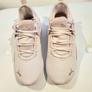 NWT Women/Youth Athletic Shoes SZ 7 .5 woman's 5.5 Pale Pink Puma Brand New !!